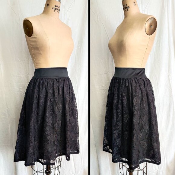 EUC DKNY Donna Karen Black Silk & Lace Knee-Length Full Skirt – 6 Small - Picture 2 of 5